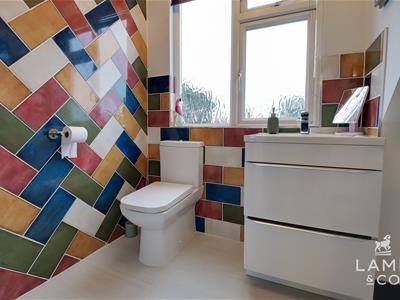 EN SUITE